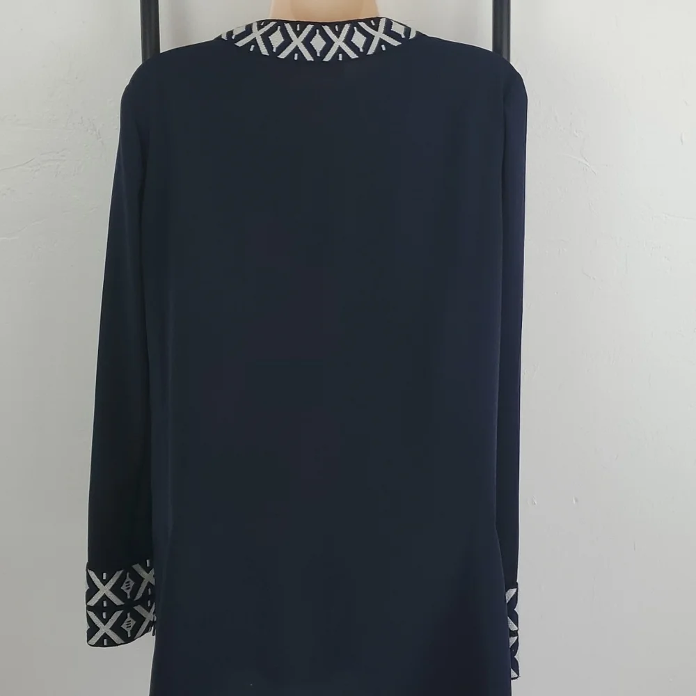 Tory Burch women’s embroidered tunic blouse with V-neck design size 4